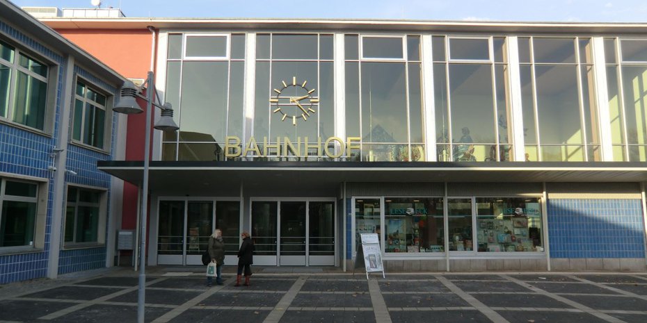 Seit November 2016 erstrahlt das Bahnhofsgebäude in neuem Glanz.